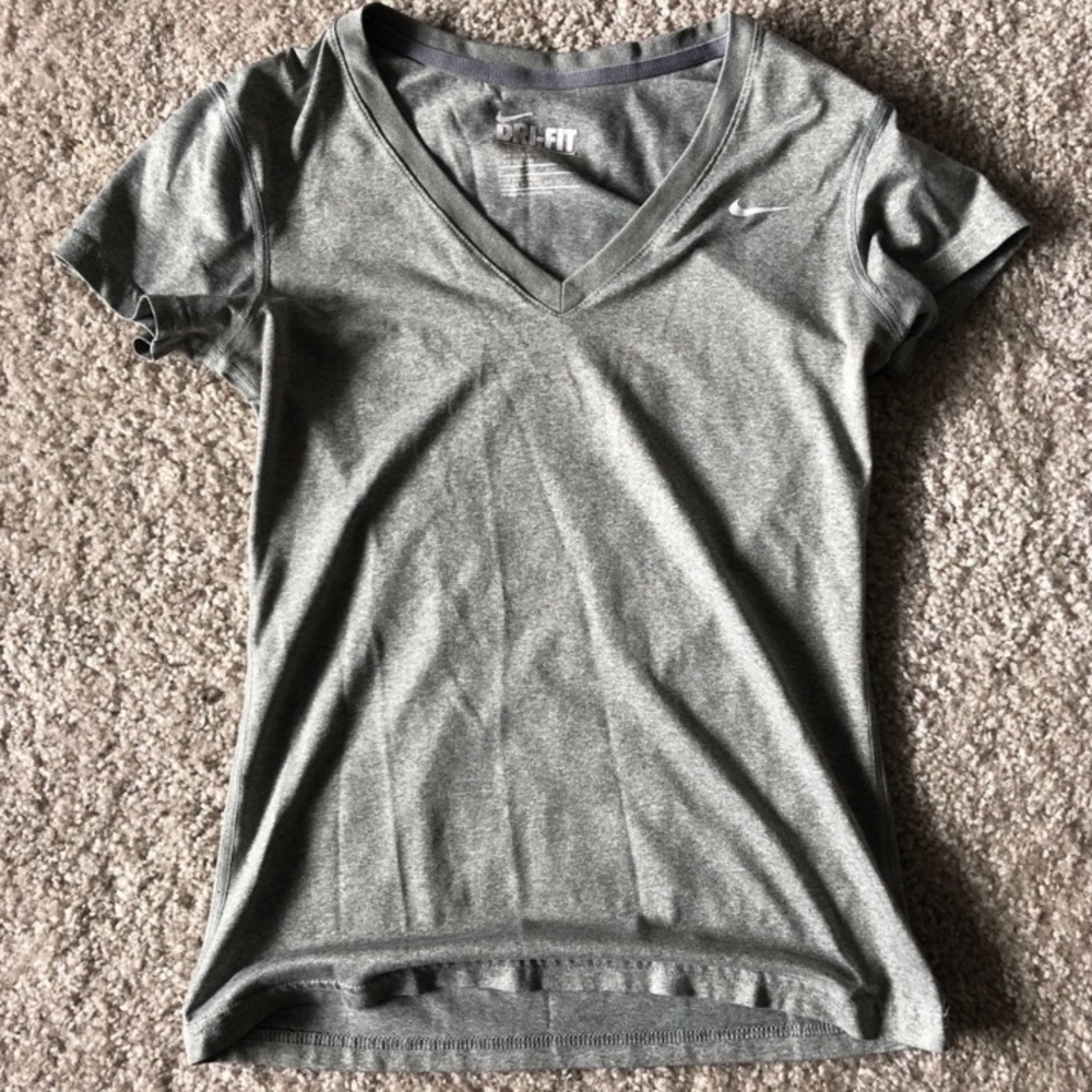 NIKE V-neck